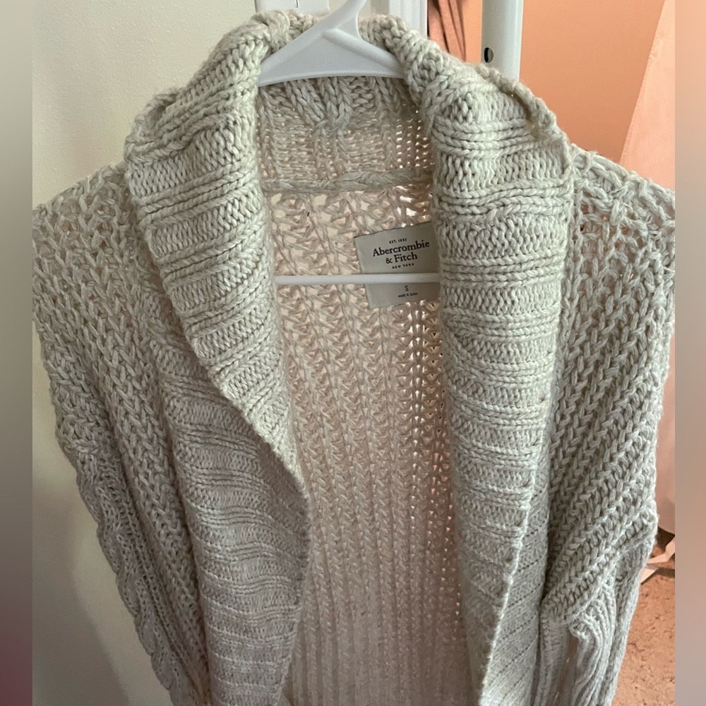 Perfect for fall. Abercrombie soft cardigan